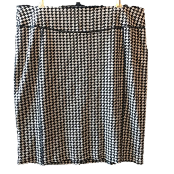 ERIC Alexandre plus sized hounds tooth skirt. Size 46 (2XL). Cream and black. - Picture 1 of 8
